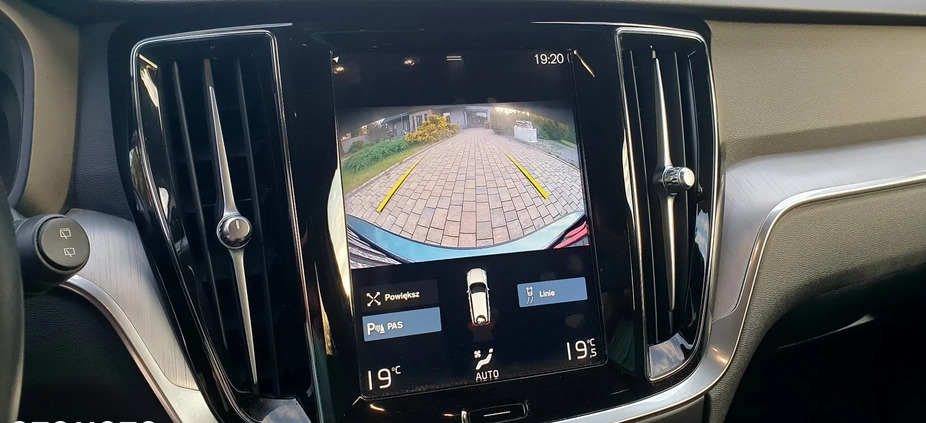Volvo V60 cena 79900 przebieg: 139000, rok produkcji 2019 z Sulejów małe 596